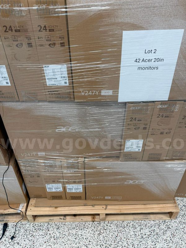 LOT 2 - 42 20" Acer monitors