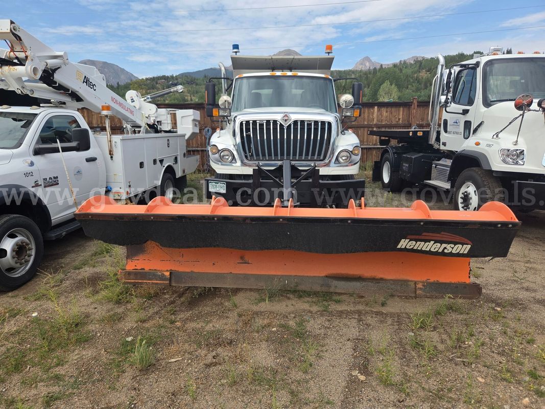 2012 International 7500 SBA Snowplow Truck with Salt Spreader, Brine Tank & Snow Pushers