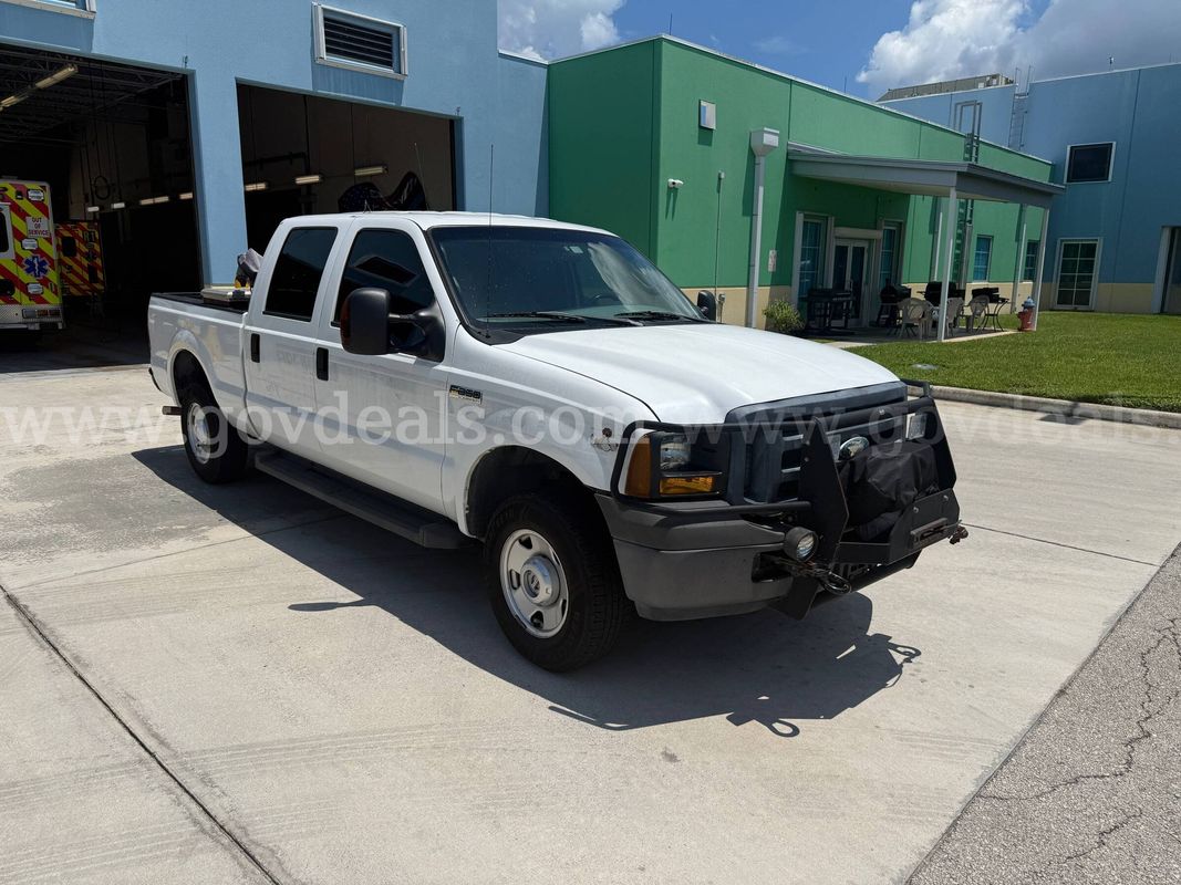 2006 Ford F-250 SD XL Crew Cab 4WD