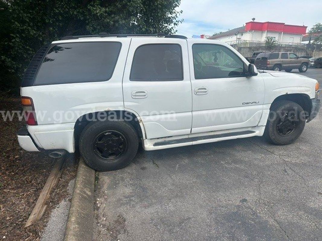 2002 GMC Yukon Denali