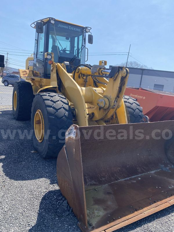 John Deere bucket loader