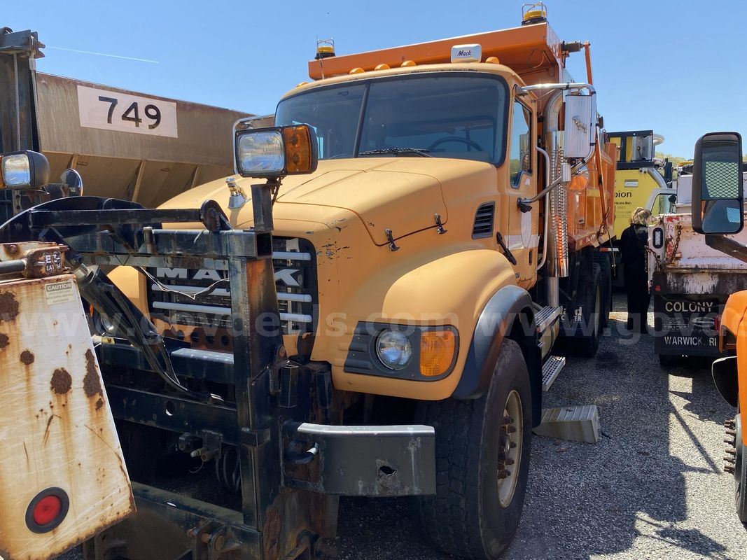2005 Mack CV713 Granite