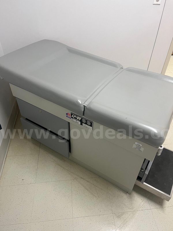 UMF Exam Table Model 5140