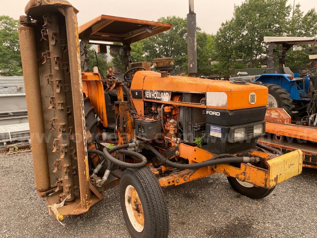 1997 Ford New Holland tractor wit brush mower