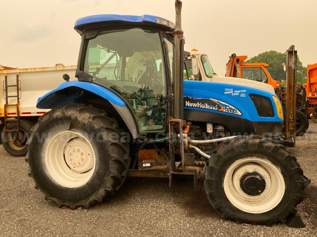 2004 New Holland TS100A tractor