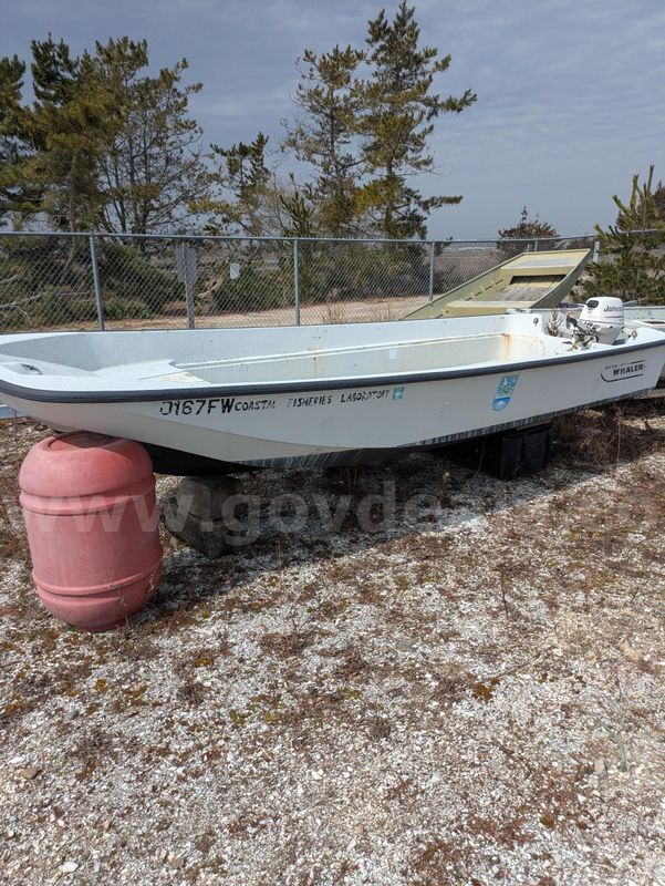 1988 Boston Whaler 17 foot with trailer and Johnson 15hp outboard engine