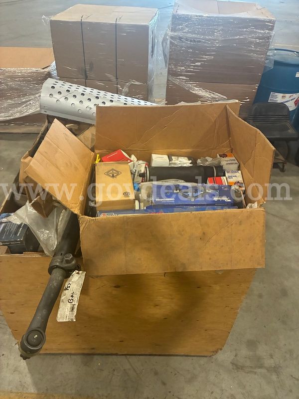 Miscellaneous truck parts pallet