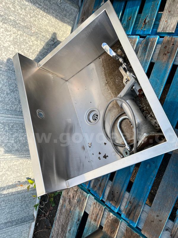 STAINLESS STEEL SINK