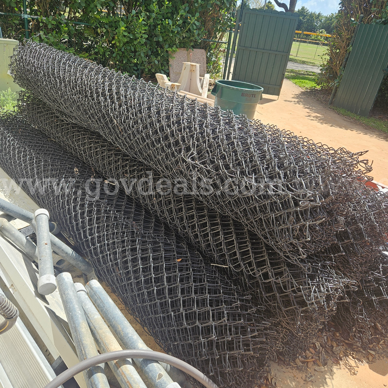 (6) rolls of 10ft tall metal wire fencing