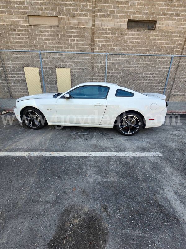2013 Ford Mustang GT Premium Coupe 2D