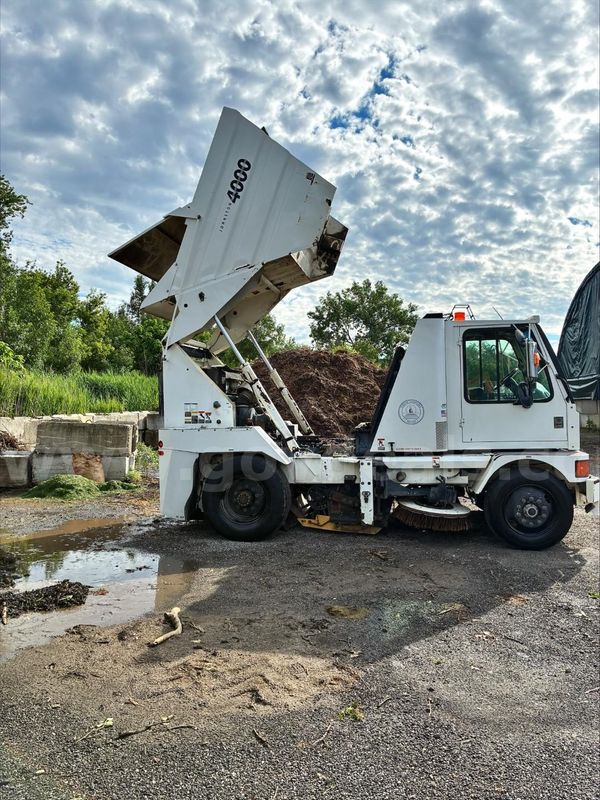 2001 Johnston 4000 Street Sweeper