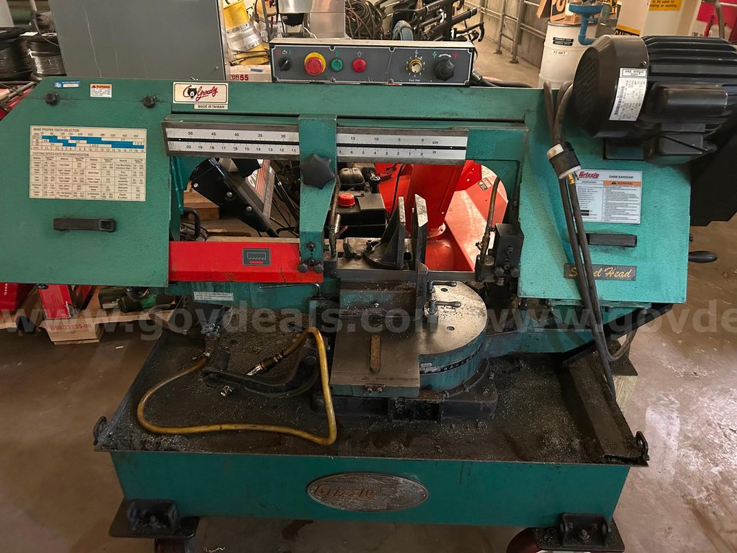 2003 Grizzly Industrial 110V/220V 18" Bandsaw Model #G4006 SN # 390603
