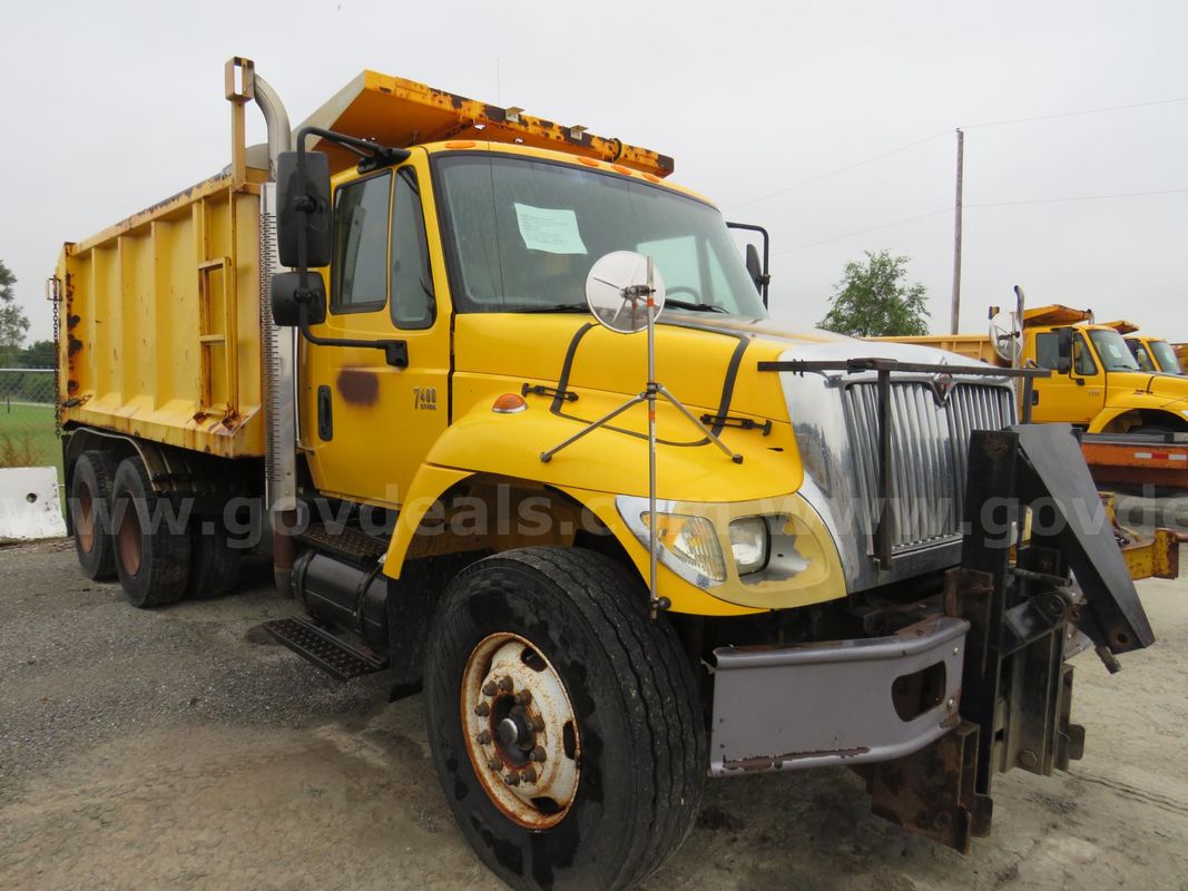 2004 International 7400