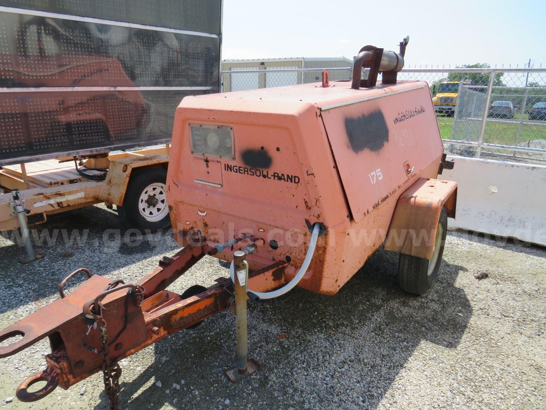 1986 Ingersol Rand Air Compressor w/ Trailer