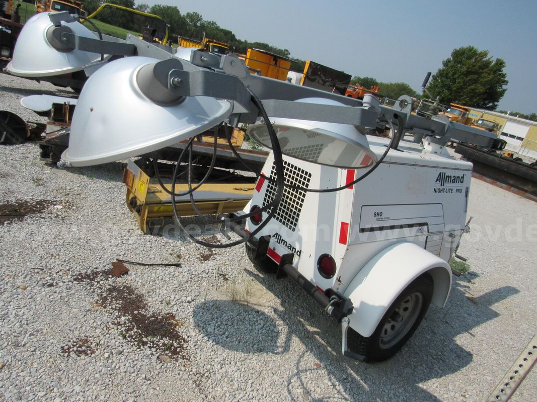 2004 Allmand Portable Light Plant