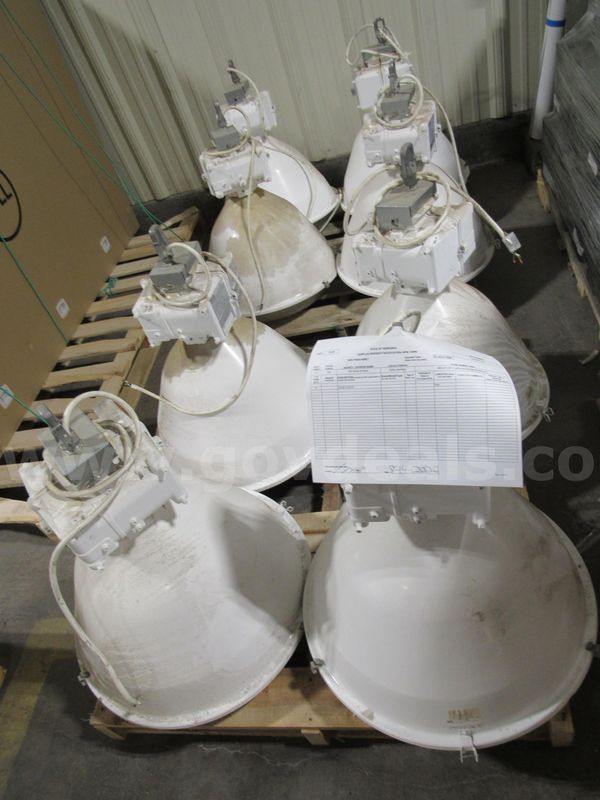 8-HUBBELL Shop Lights
