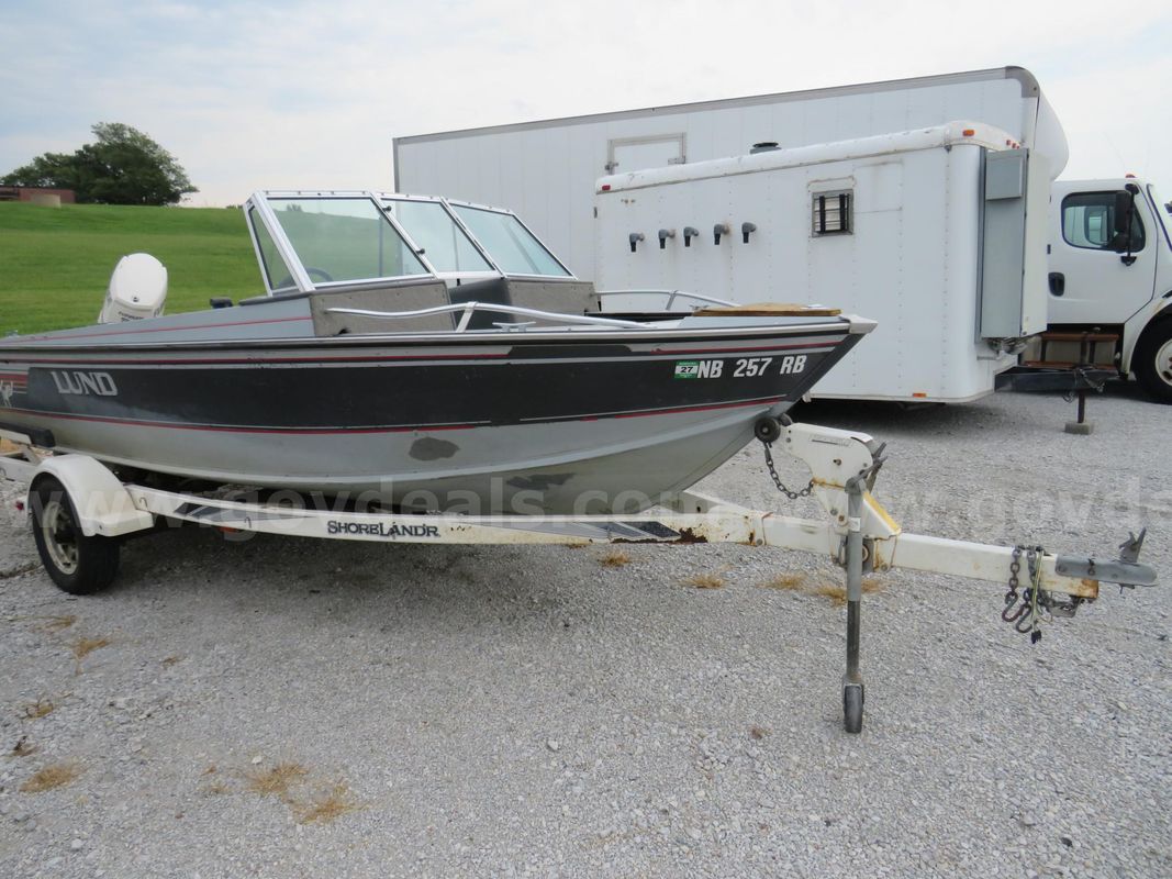 1990 Lund Boat
