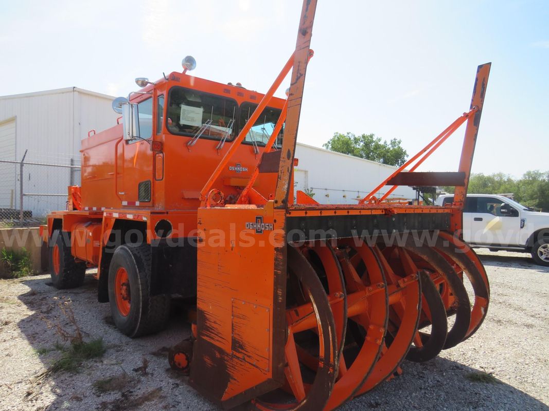 1985 Oshkosh H Snow Blower