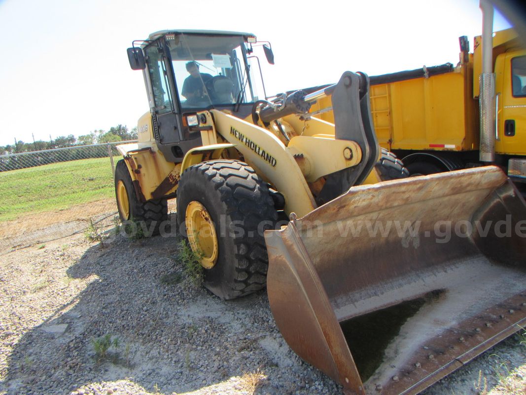 2007 New Holland W190B Loader