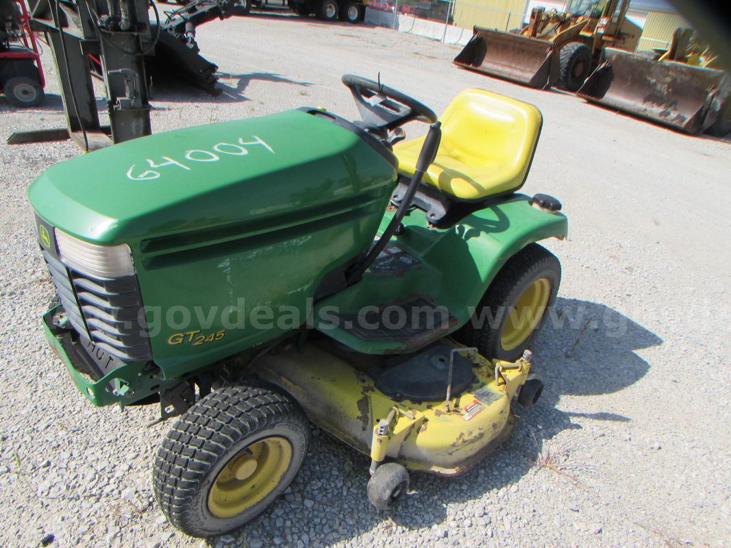 2004 John Deere GT245 Riding Mower