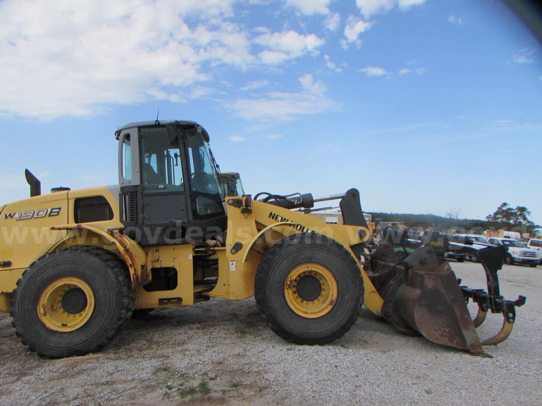 2007 New Holland W190B Loader