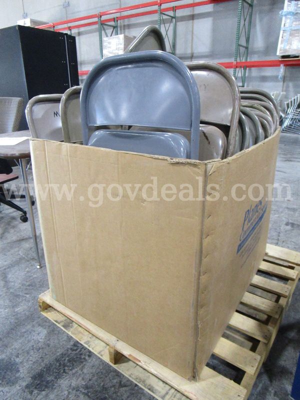 25 Folding Chairs (C)