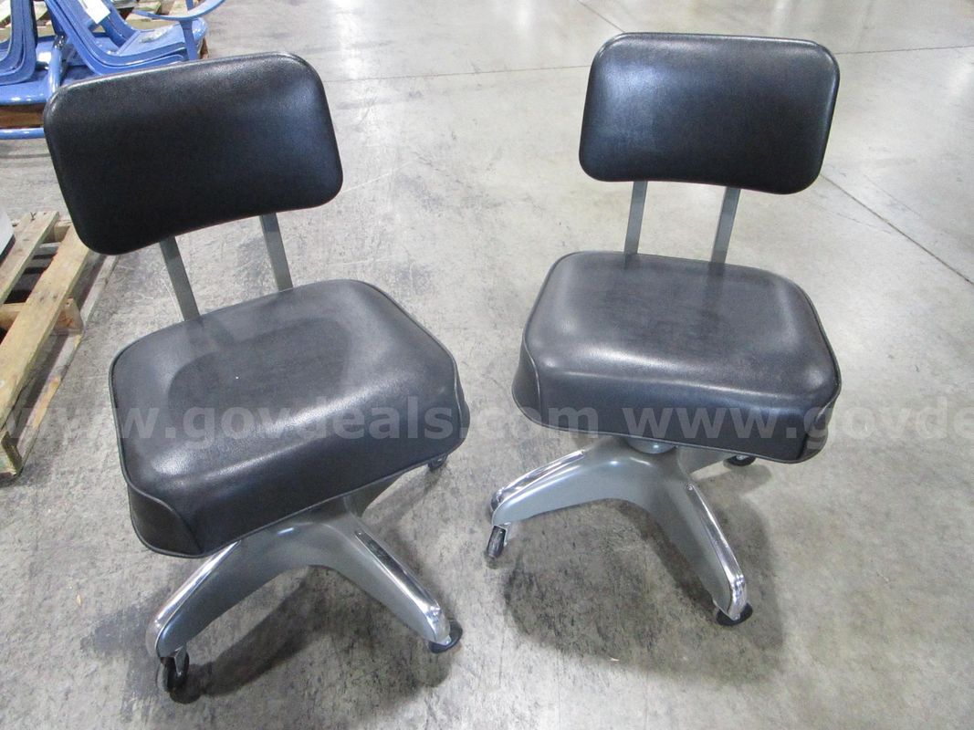 2 Office Chairs on Wheels (I)
