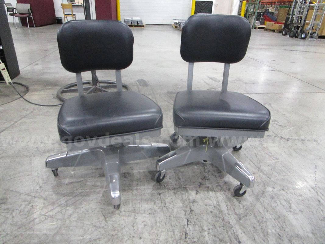 2 Office Chairs on Wheels (D)