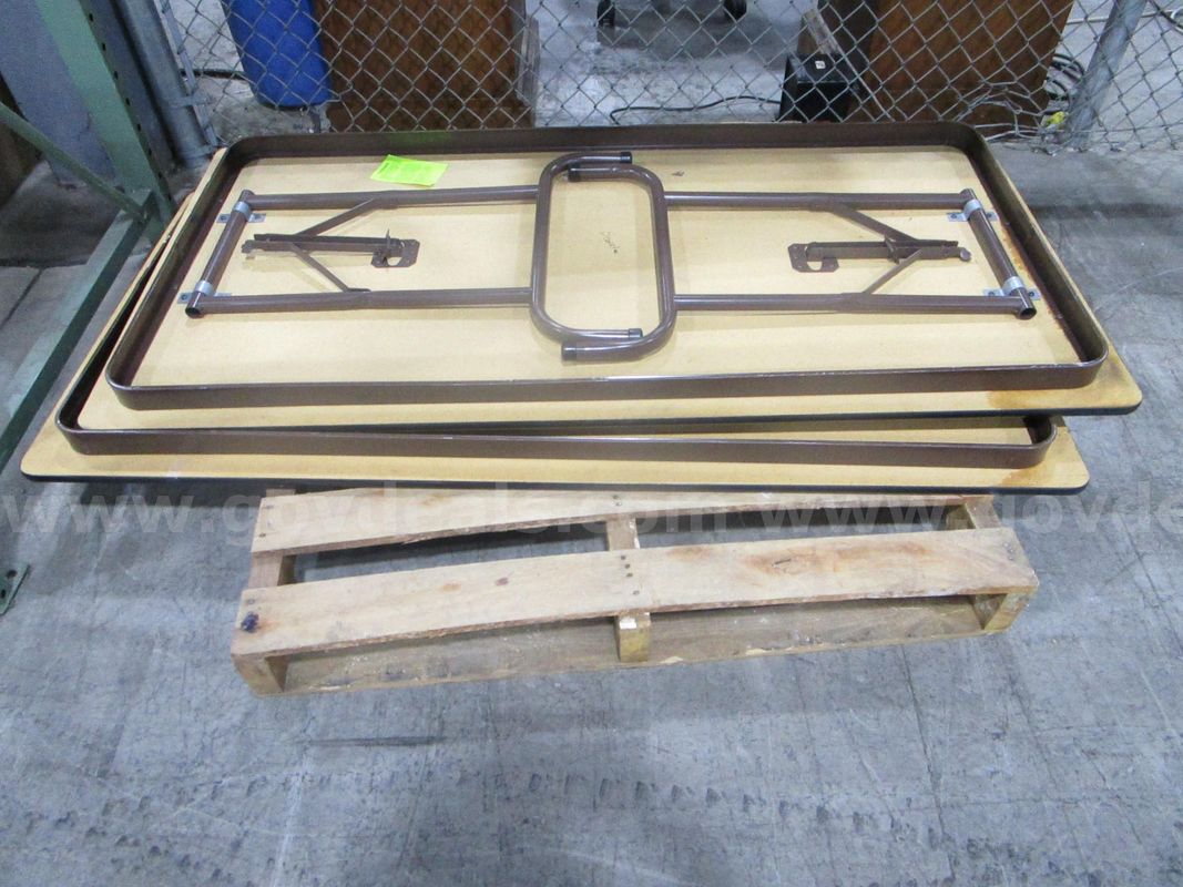 2 Folding Tables (L)