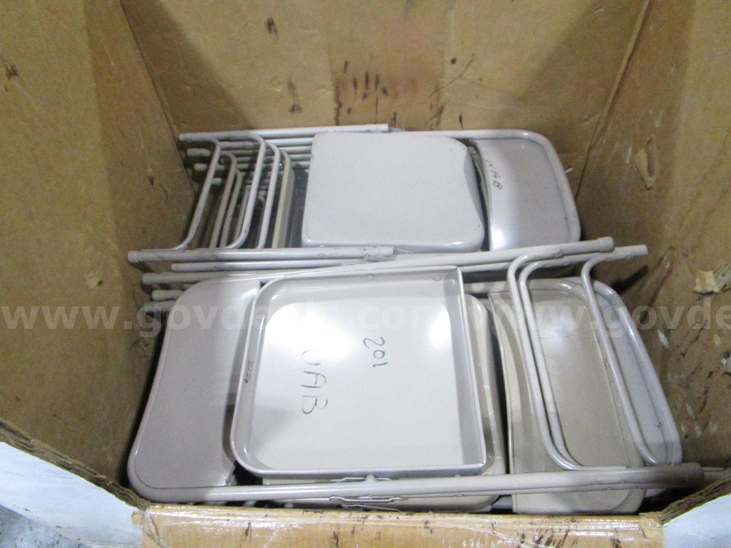 16 Folding Chairs (K)