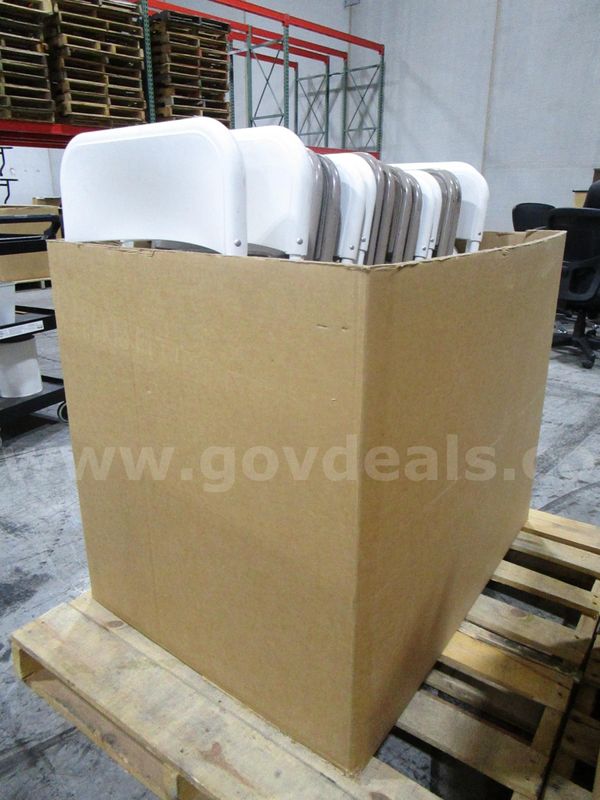 16 Folding Chairs (K)