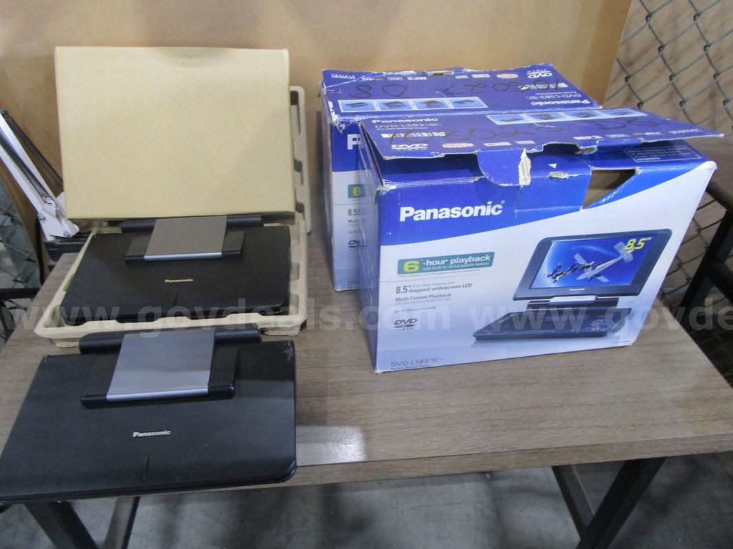 2 Portable DVD Players (J)
