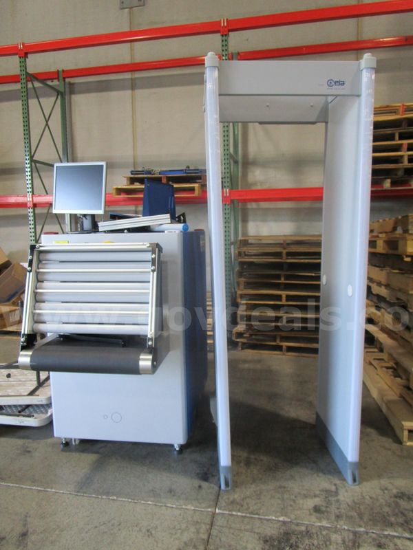 X-Ray Machine & Walk-Through Metal Detector (D)