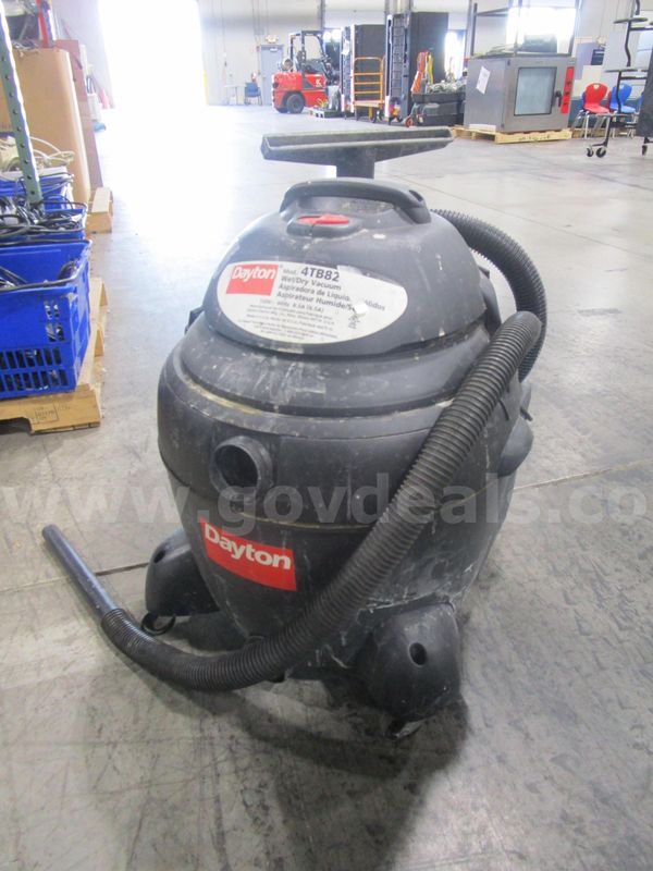 Dayton Wet/Dry Vacuum (L)