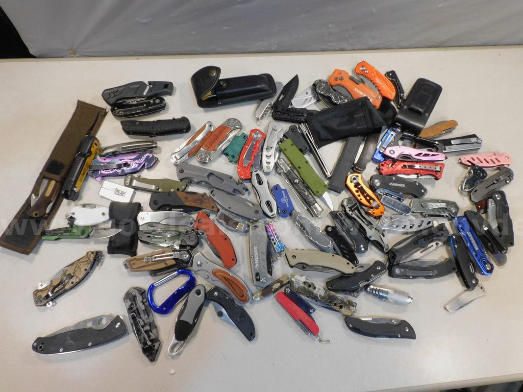 18 lbs Knives & Multi-tools (FS)