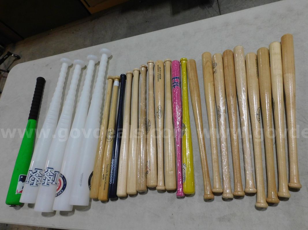 20 Miniature Wooden Bats (FS)