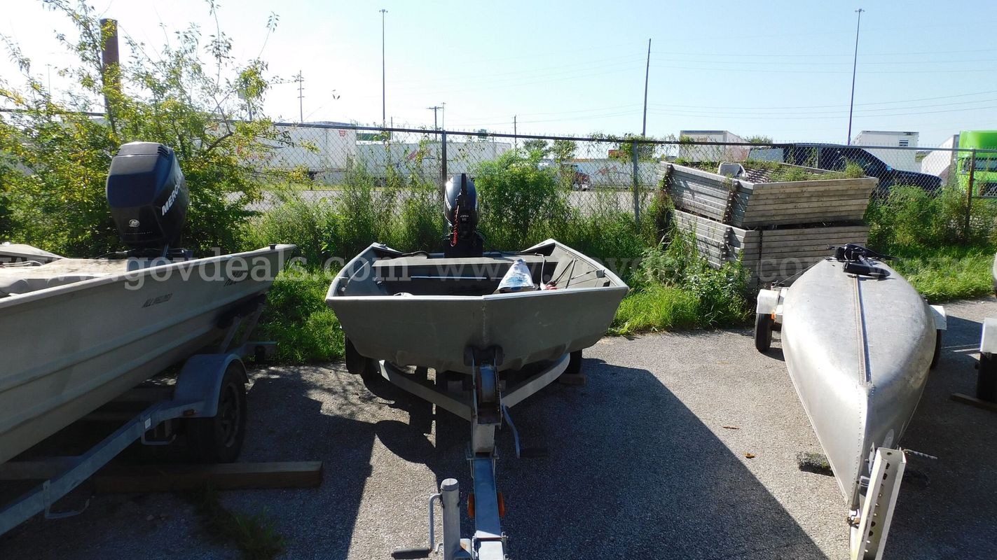 2001 Bear Trailer & 2002 Seaark John Boat