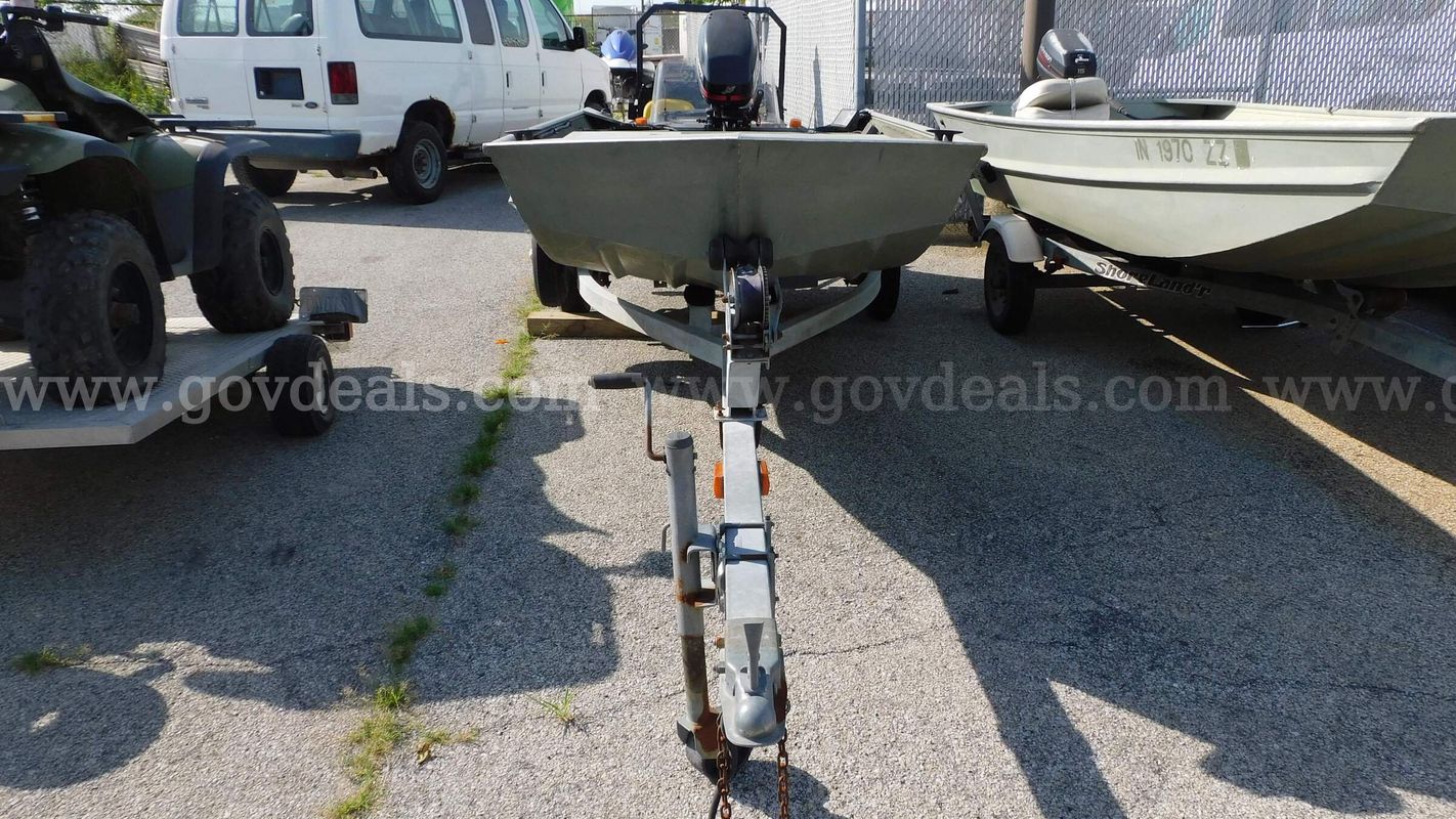 2001 Bear Trailer & 2002 Seaark John Boat