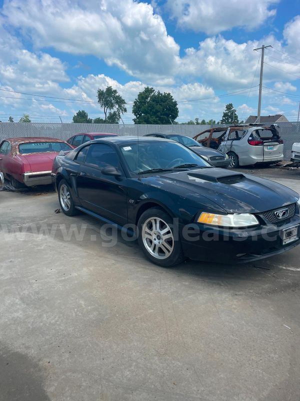 2000 Ford Mustang