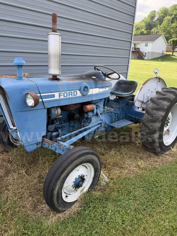 FORD TRACTOR WITH ATTACHMENTS LOT NC-708