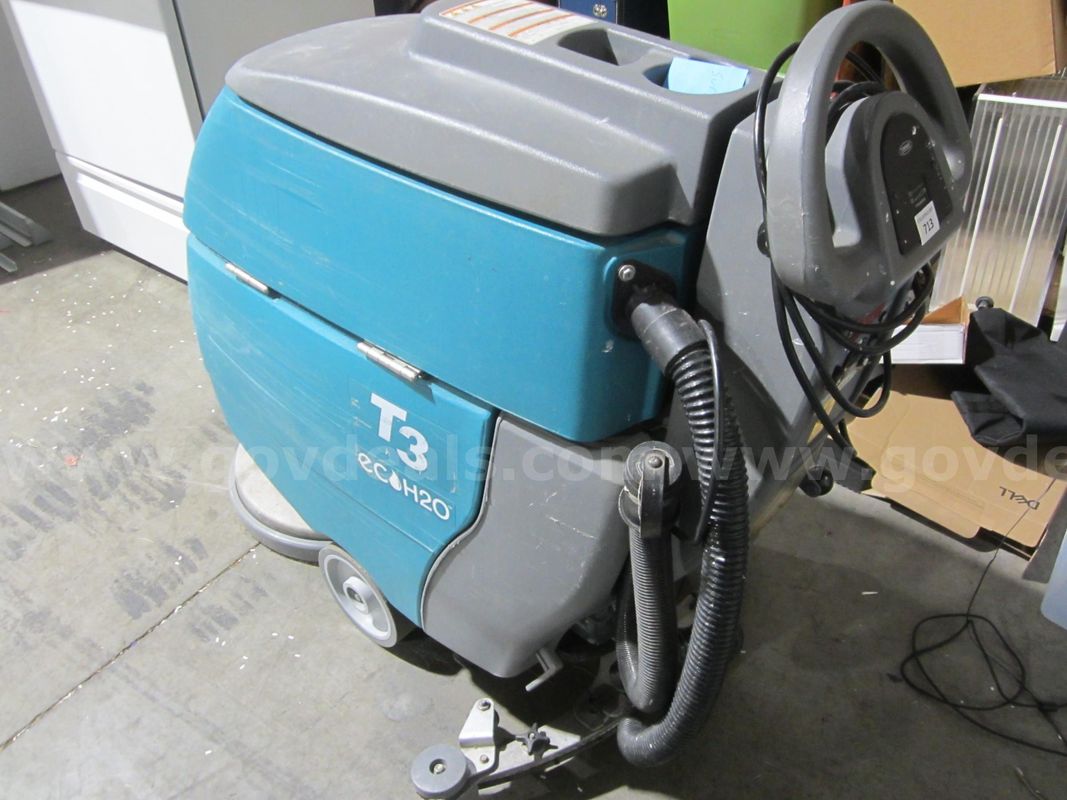 Tennant 24v Floor Machine Lot 713