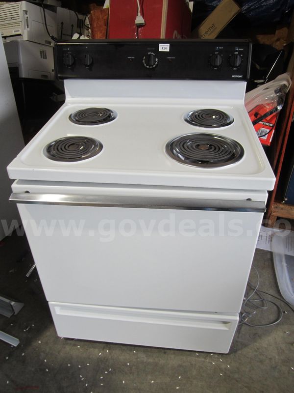 HOTPOINT STOVE LOT 714