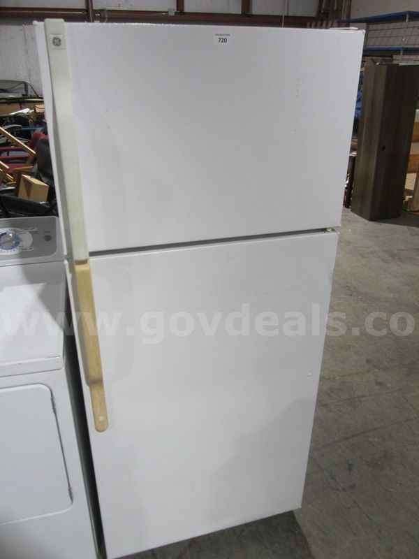 GE REFRIGERATOR LOT 720