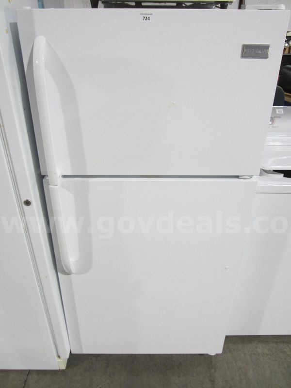 FRIGIDAIRE REFRIGERATOR LOT 724