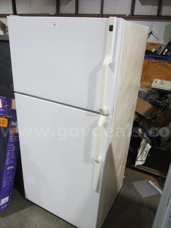 HOTPOINT REFRIGERATOR LOT 725