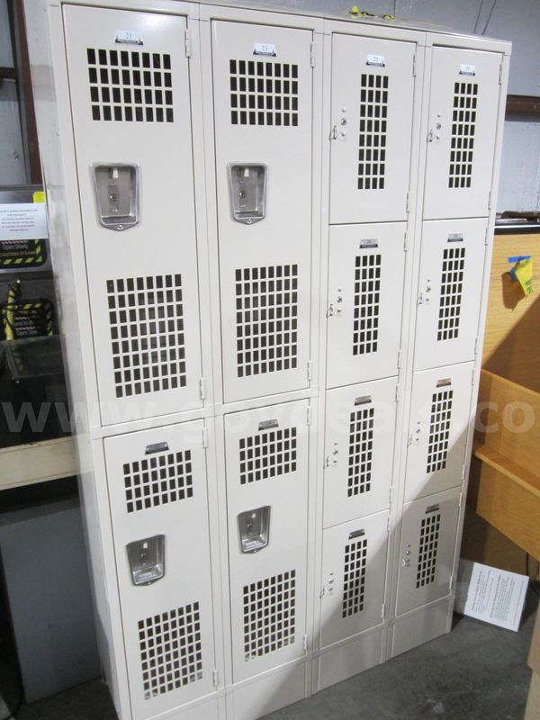 METAL LOCKERS LOT 727