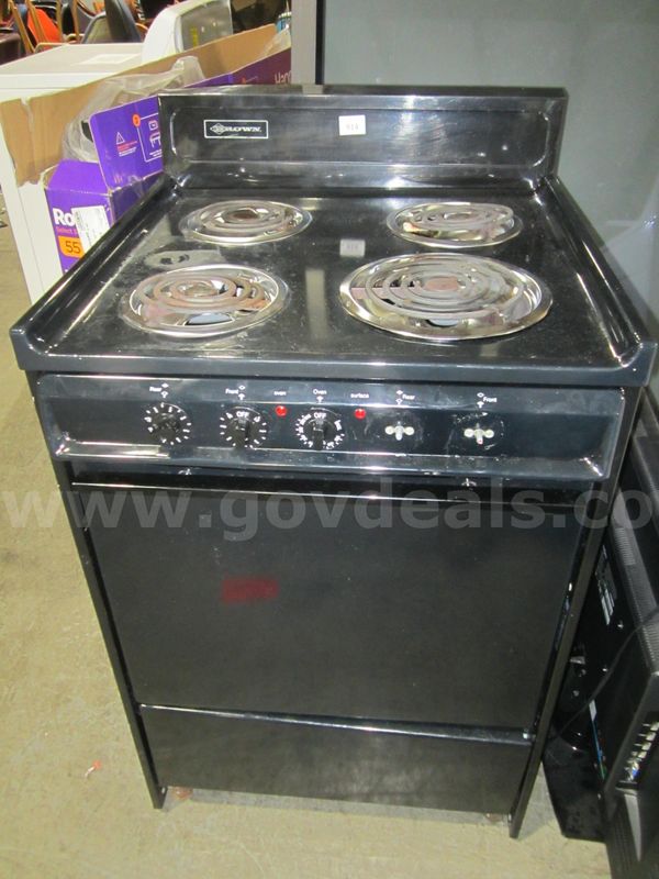 DORM SIZE STOVE LOT 914