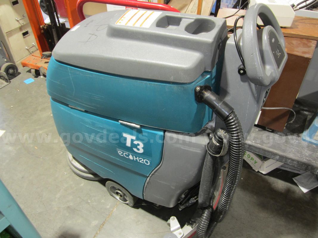 TENNANT ECOH2O T3 FLOOR MACHINE LOT 922