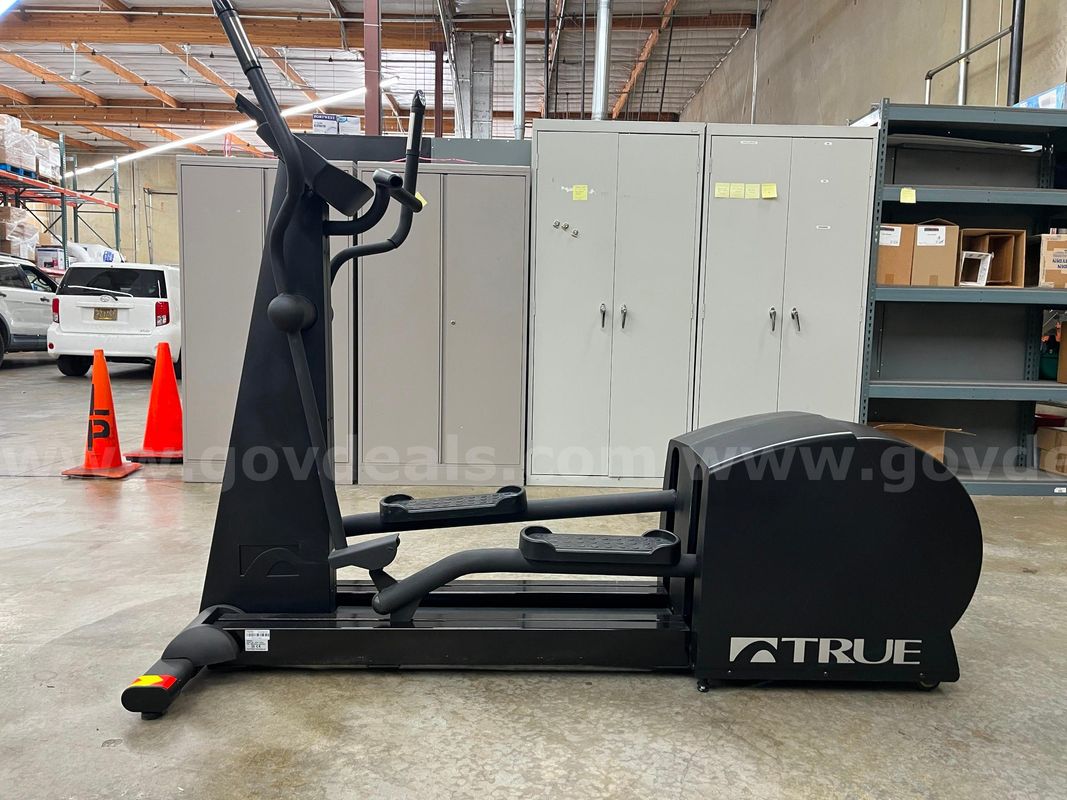 TRUE Fitness 750EA Commercial Elliptical Trainer