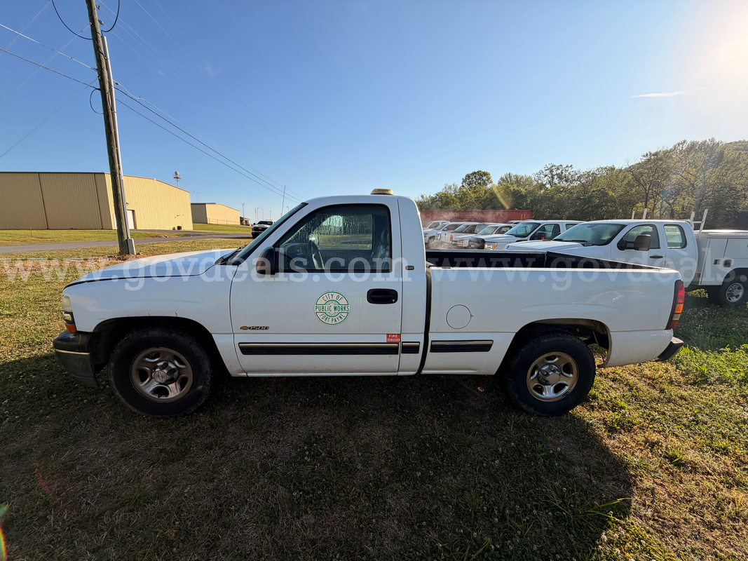 1999 Chevrolet Silverado 1500 LS Regular Cab Short Bed 2WD